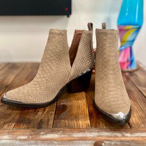 New! Jeffrey Campbell Booties 6 No Box